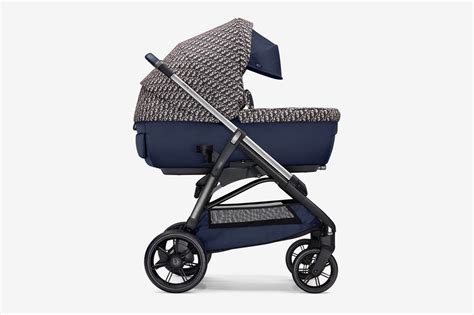 coche dior|Dior presenta su primer carrito de bebé .